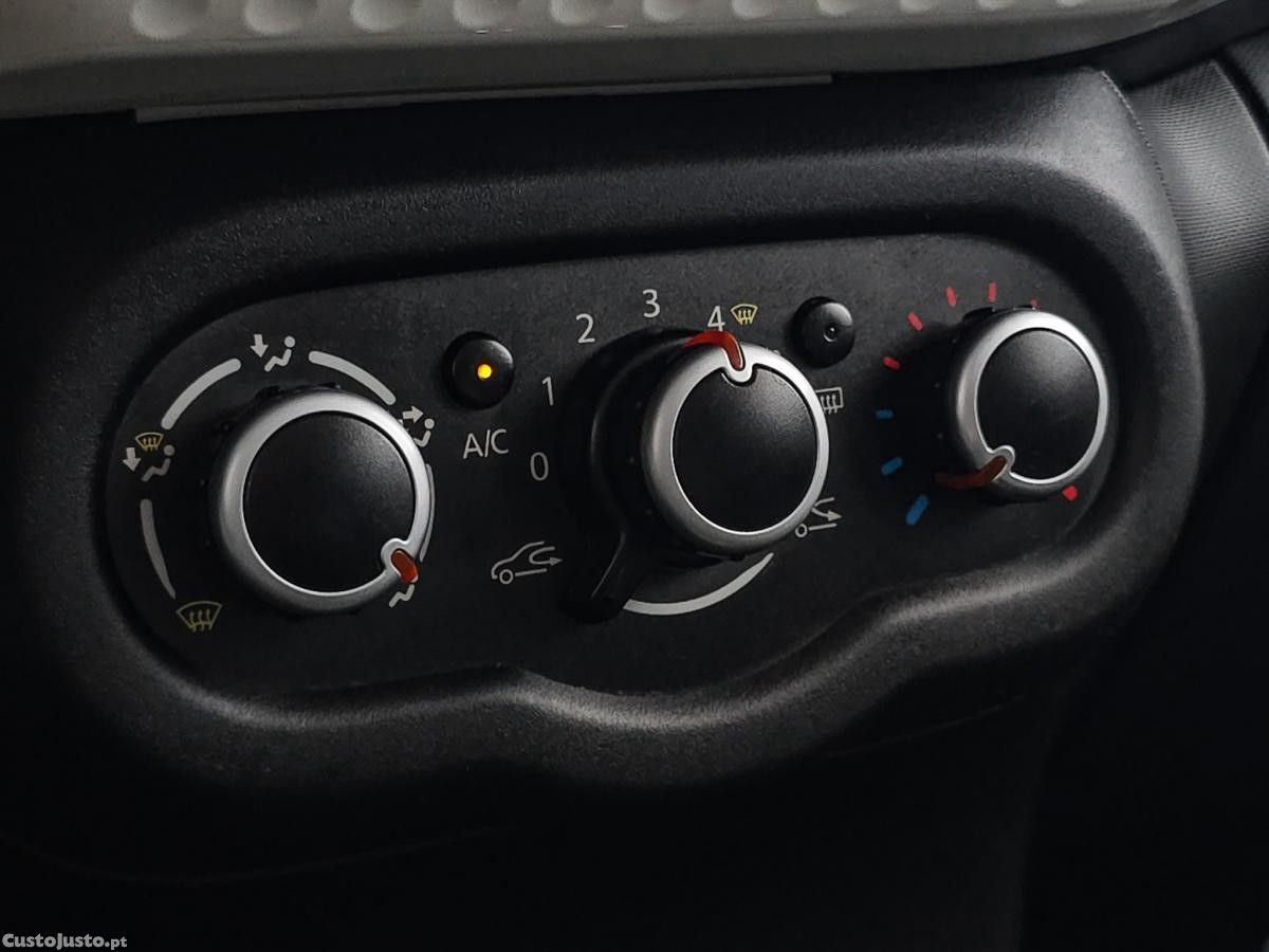 Renault Twingo ENERGY TCe 90 Dynami — fotografia 5