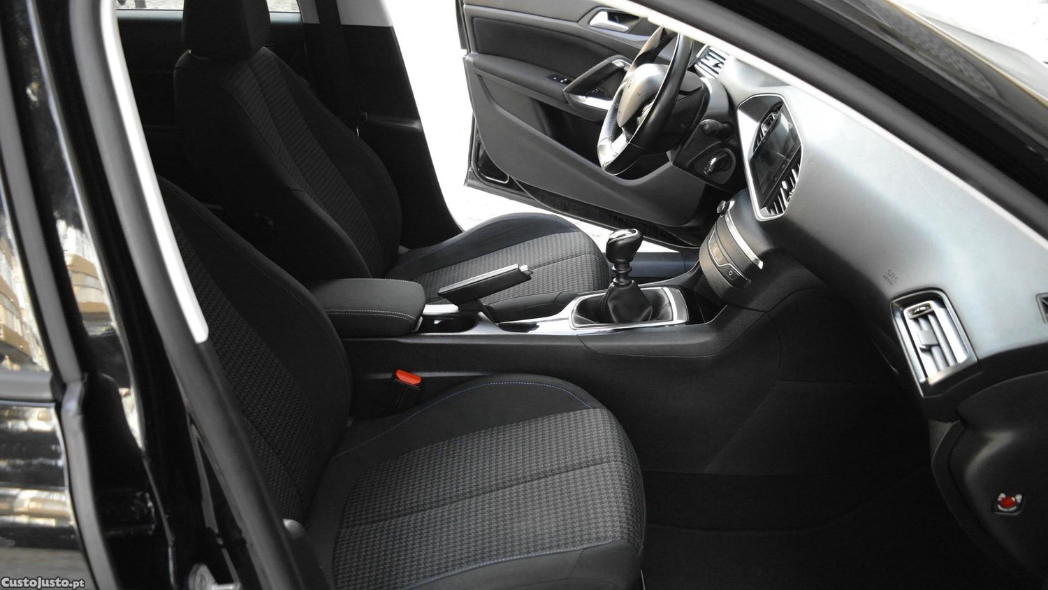 Peugeot 308 1.2 PureTech Style — fotografia 2