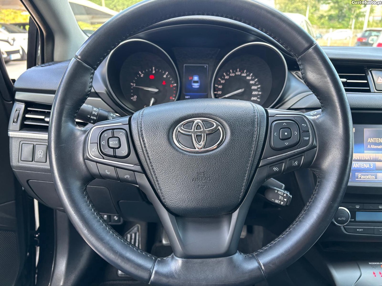 Toyota Avensis 2.0 D-4D Exclusive+GPS — fotografia 2