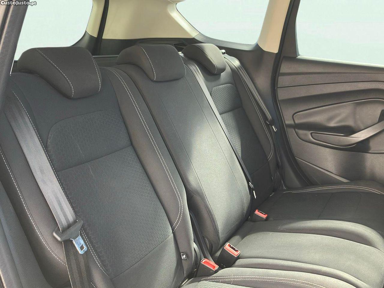 Ford Kuga 1.5 TDCi Titanium — fotografia 3