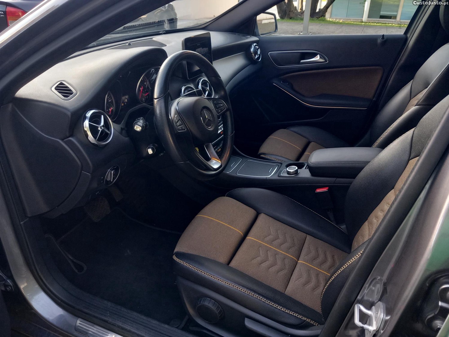 Mercedes-Benz GLA 180 d Style Aut. — fotografia 11
