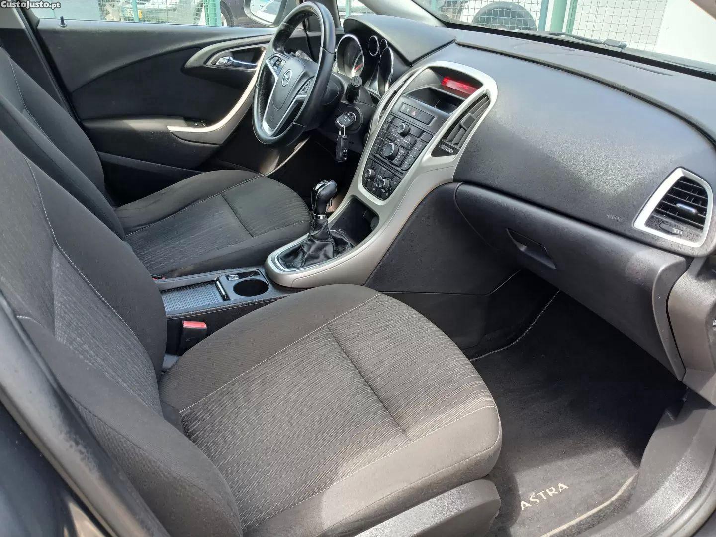 Opel Astra 1.7 cdti enjoy — fotografia 5