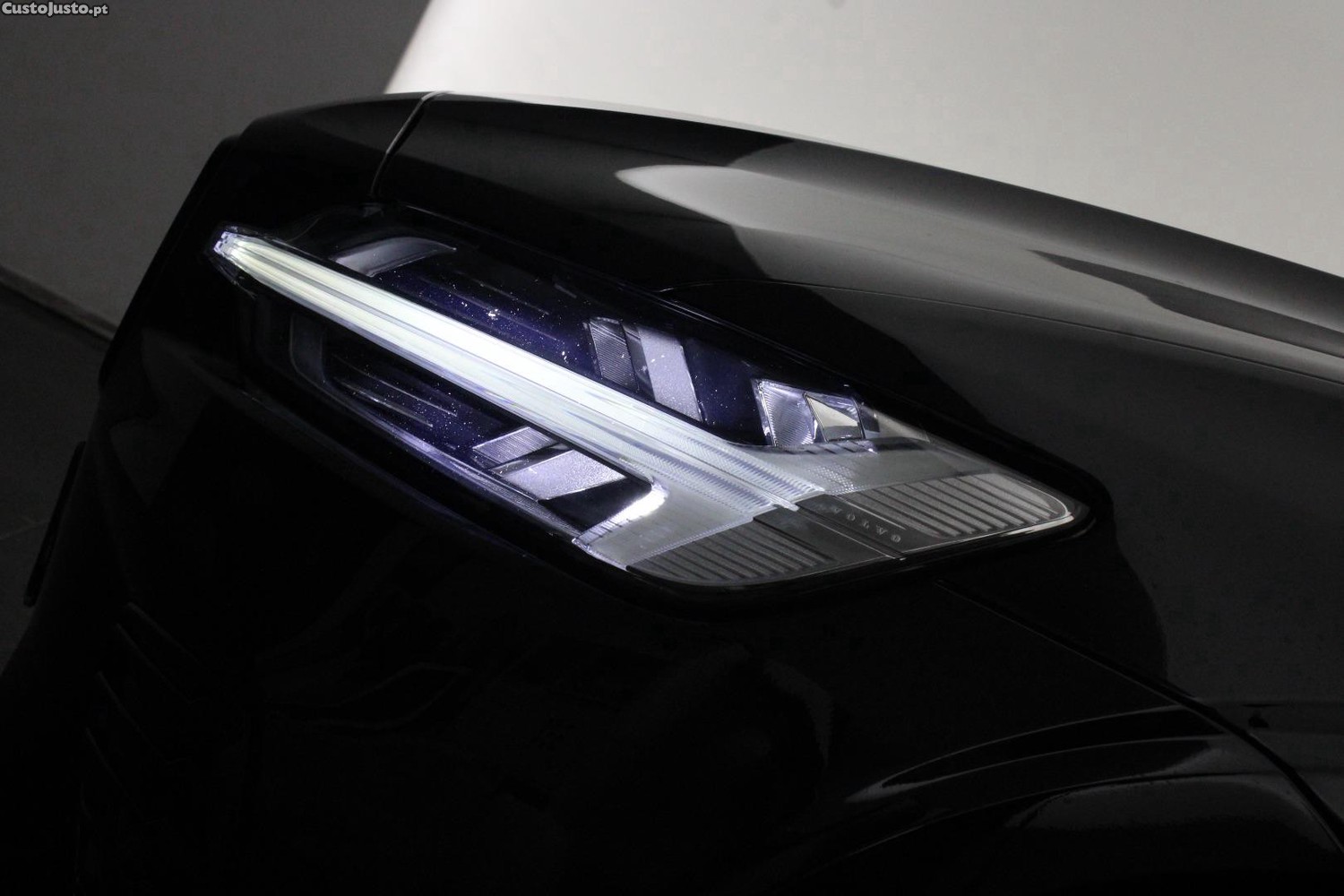Volvo V60 2.0 T6 AWD R-DESIGN — fotografia 4