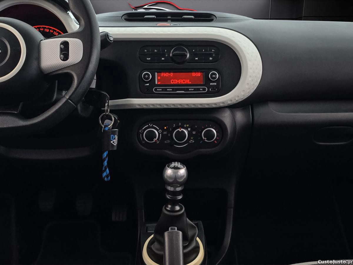 Renault Twingo ENERGY TCe 90 Dynami — fotografia 13