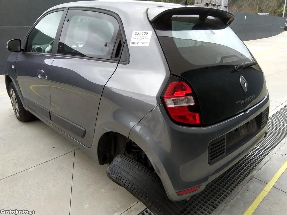 Renault Twingo 1.0 SCe 70 (52 kW / 71 cv) [09.2014 - 04.2019] - 18 foto 3