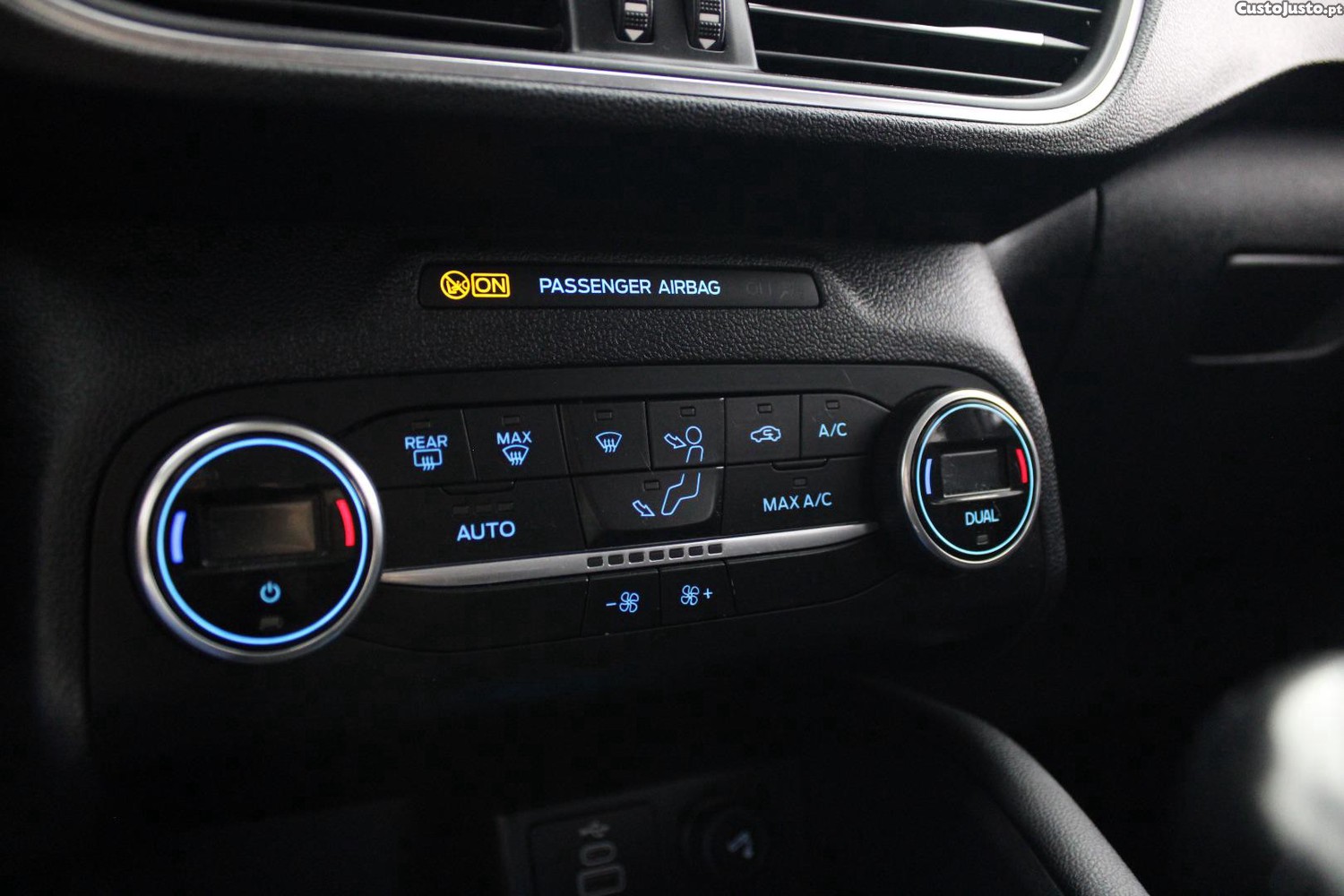 Ford Kuga 1.5 TDCI ECOBLUE TITANIUM — fotografia 17