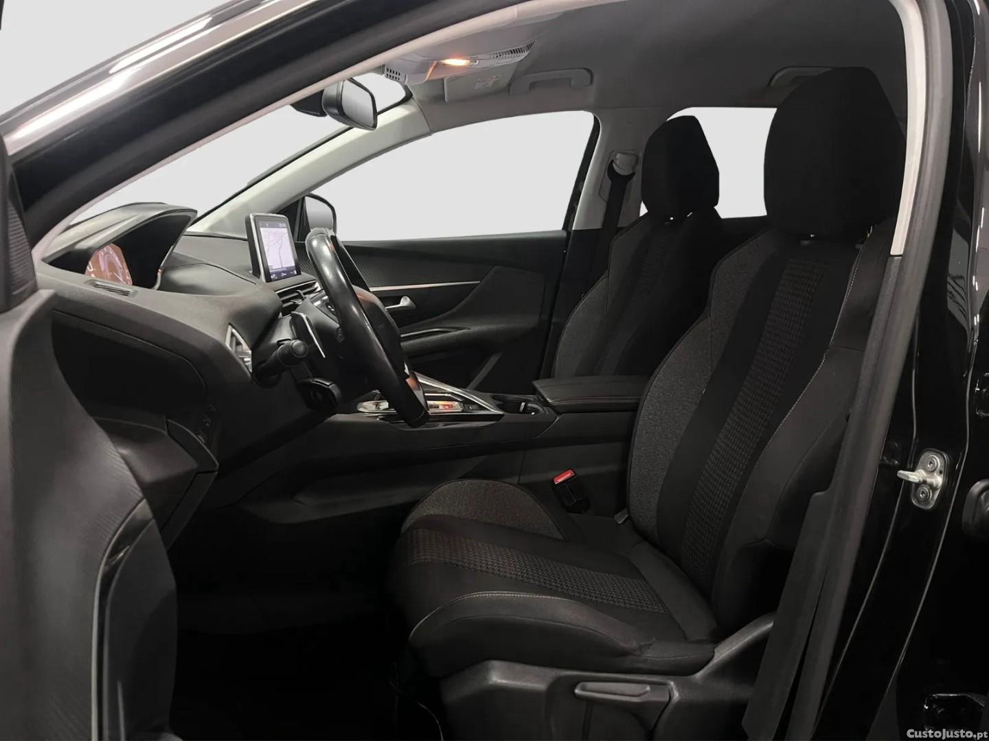 Peugeot 3008 PureTech 130 Stop & Start GPF EAT8 Active Pack — fotografia 2