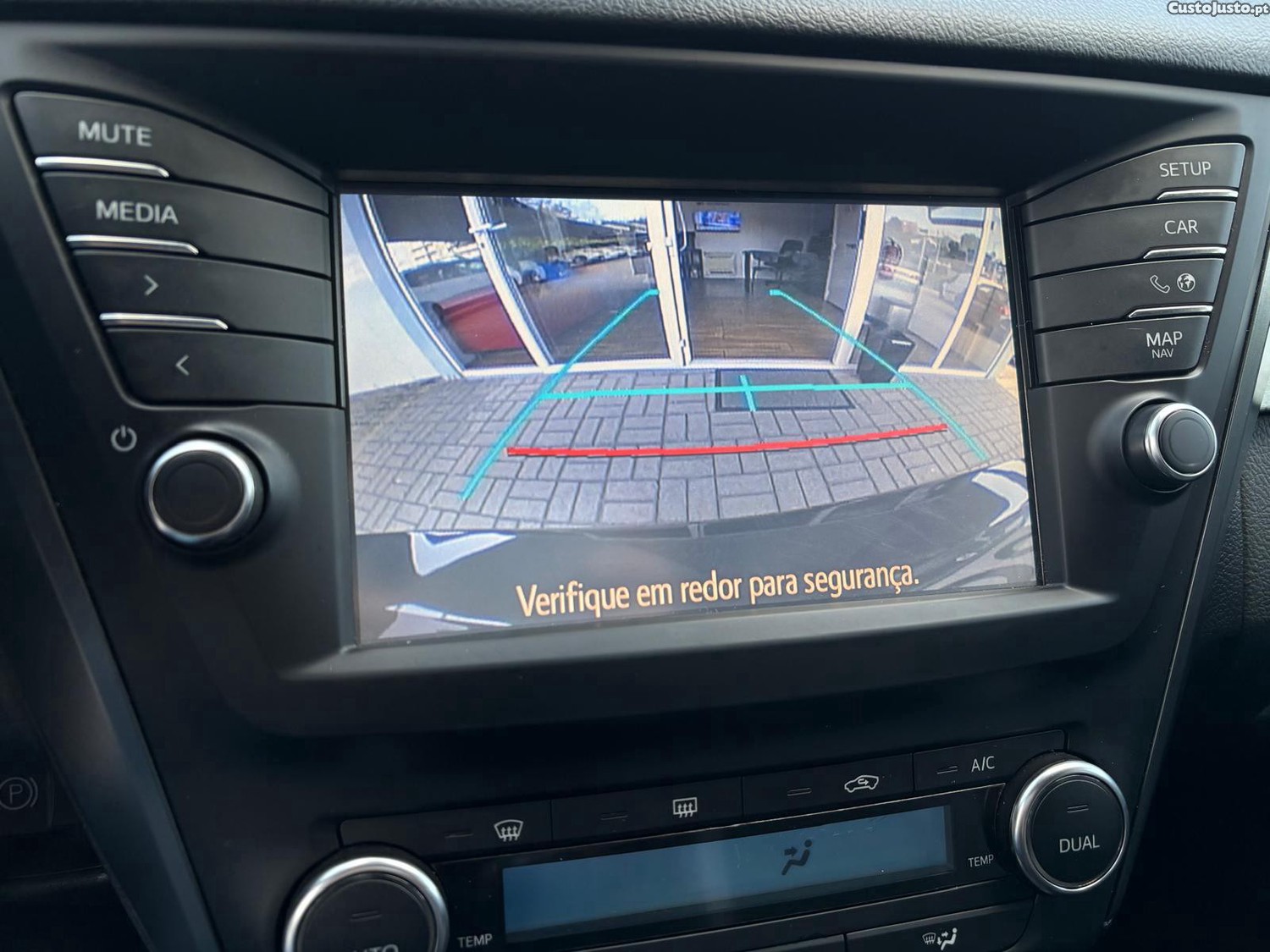Toyota Avensis 2.0 D-4D Exclusive+GPS — fotografia 4