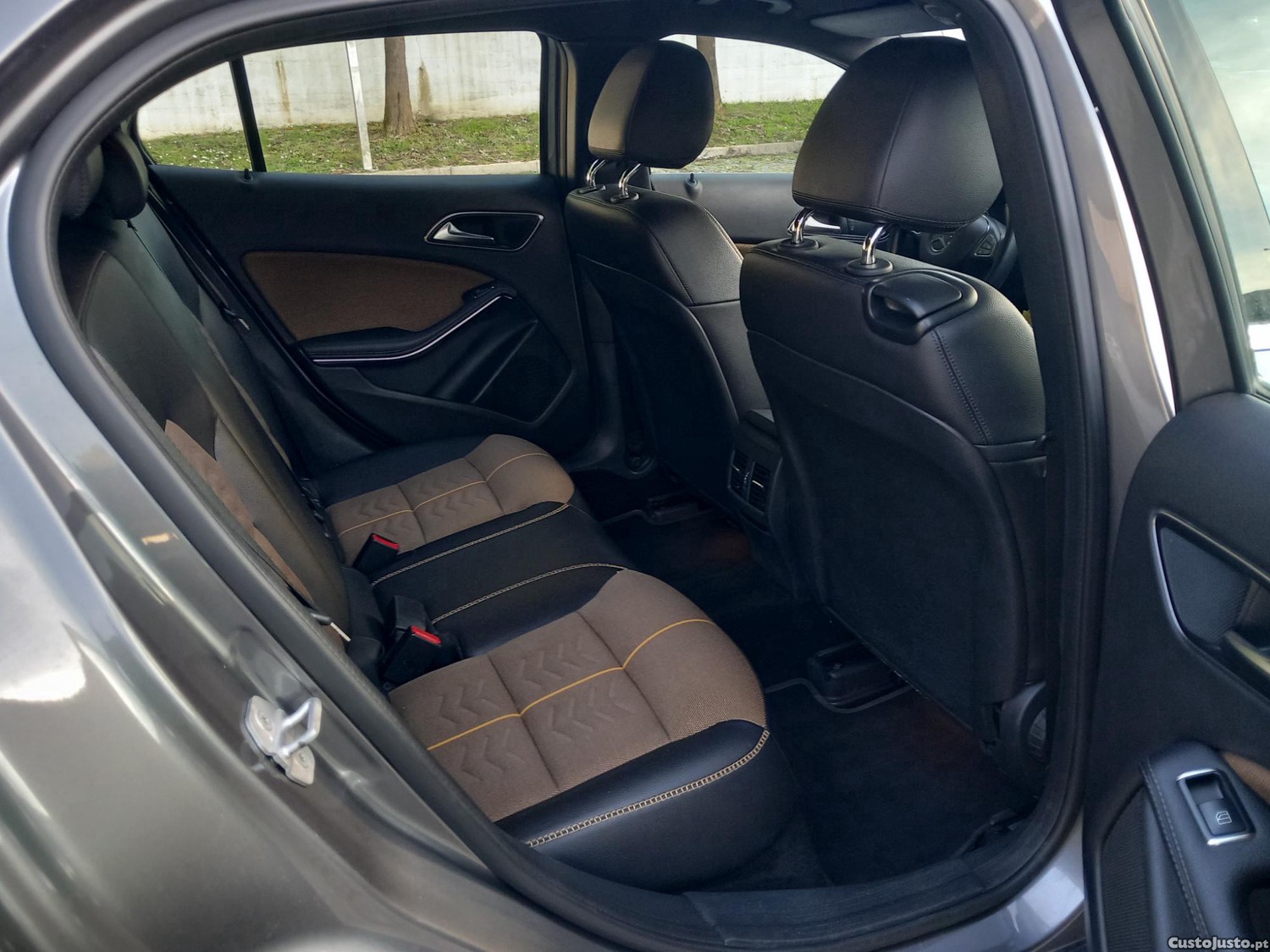 Mercedes-Benz GLA 180 d Style Aut. — fotografia 8