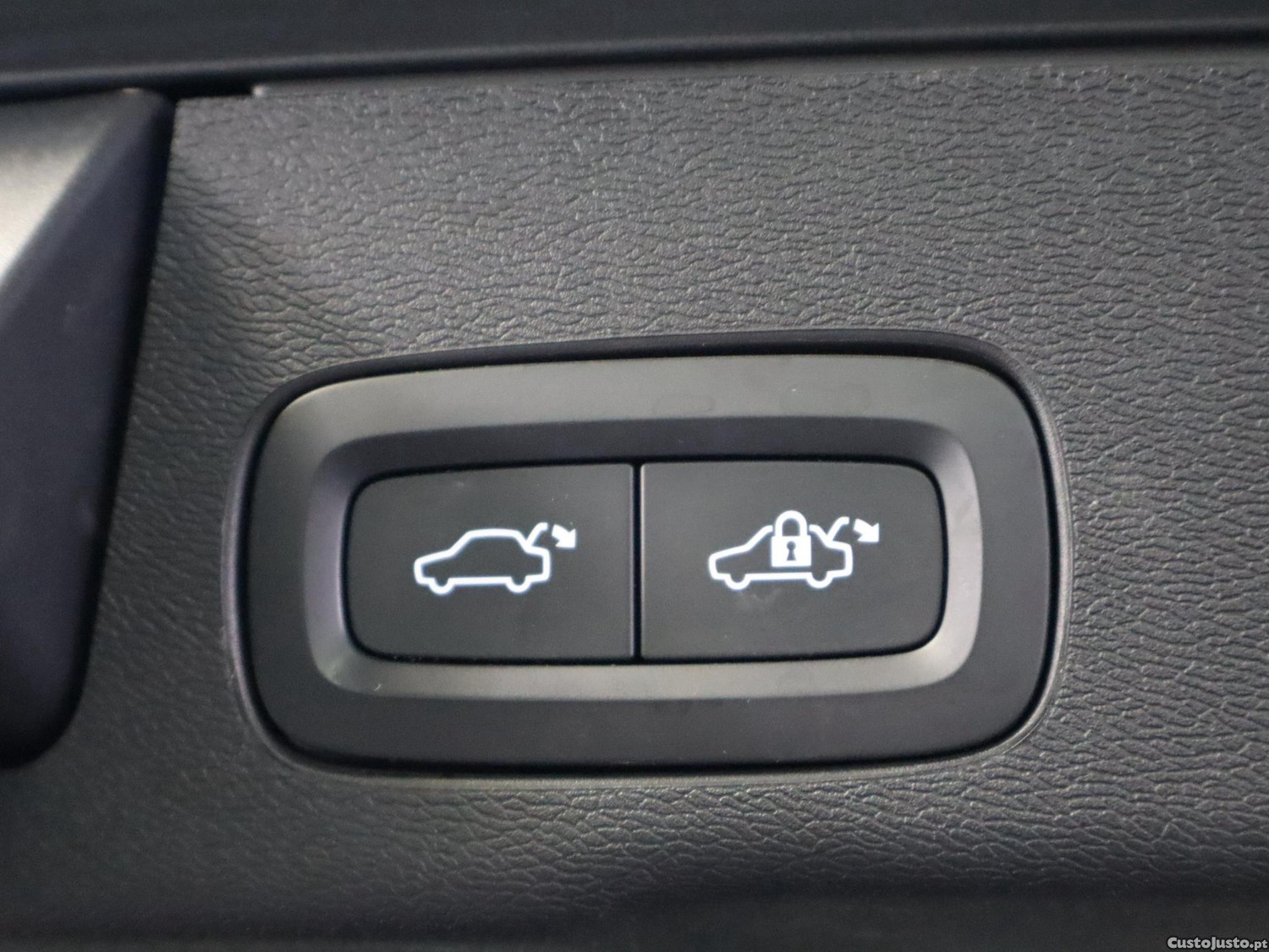 Volvo XC 60 2.0 T6 PHEV Inscription AWD — fotografia 2