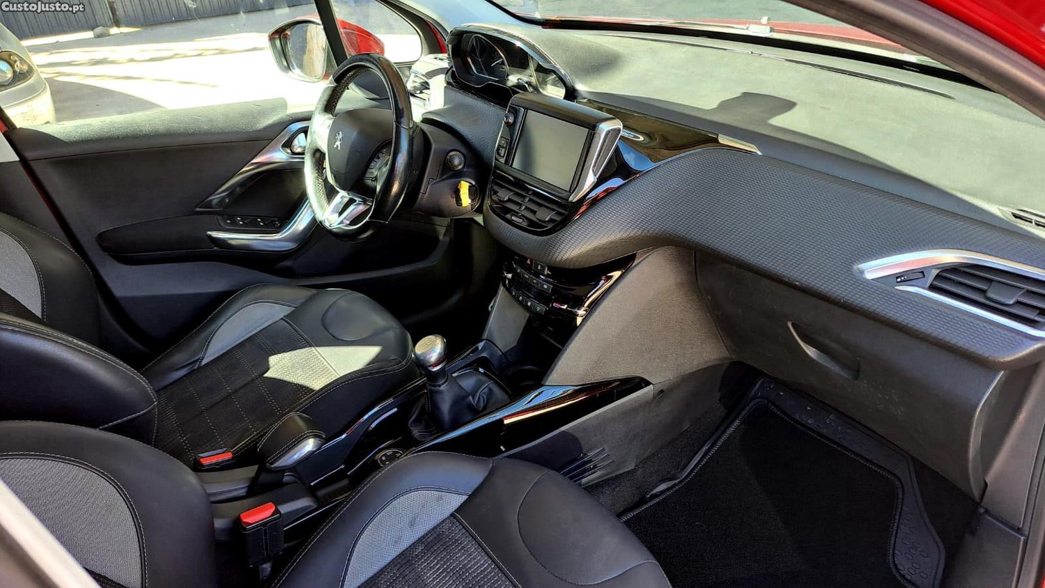 Peugeot 2008 1.2 PureTech Allure — fotografia 3