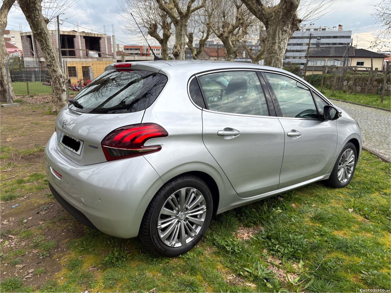 Peugeot 208 1.6 HDI VERSÃO ALLURE — fotografia 5