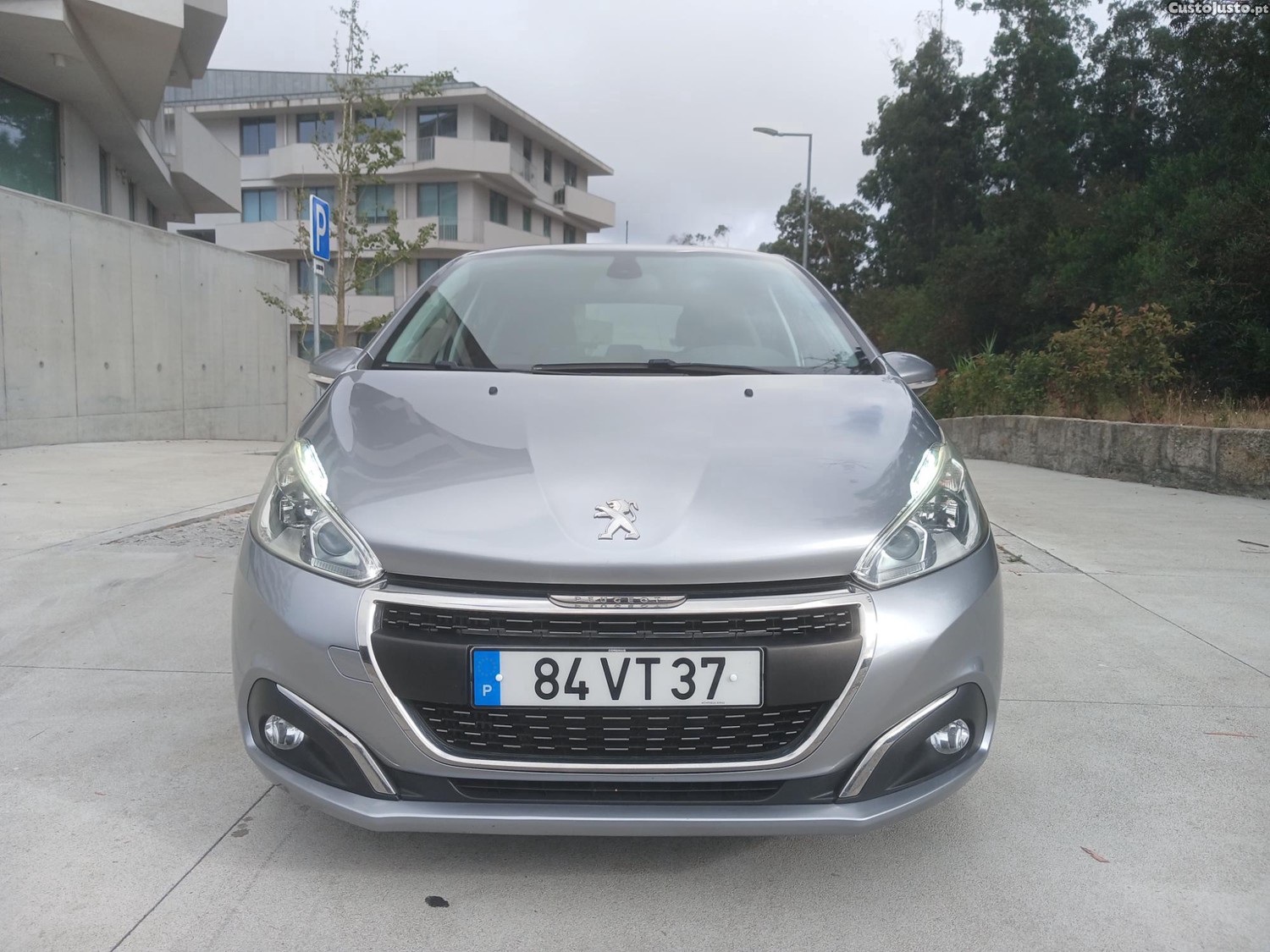 Peugeot 208 1.5 hdi 102cv signature — fotografia 16