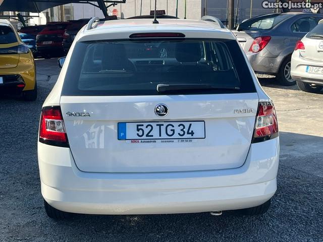 Skoda Fabia 1.0 ACTIVE — fotografia 11