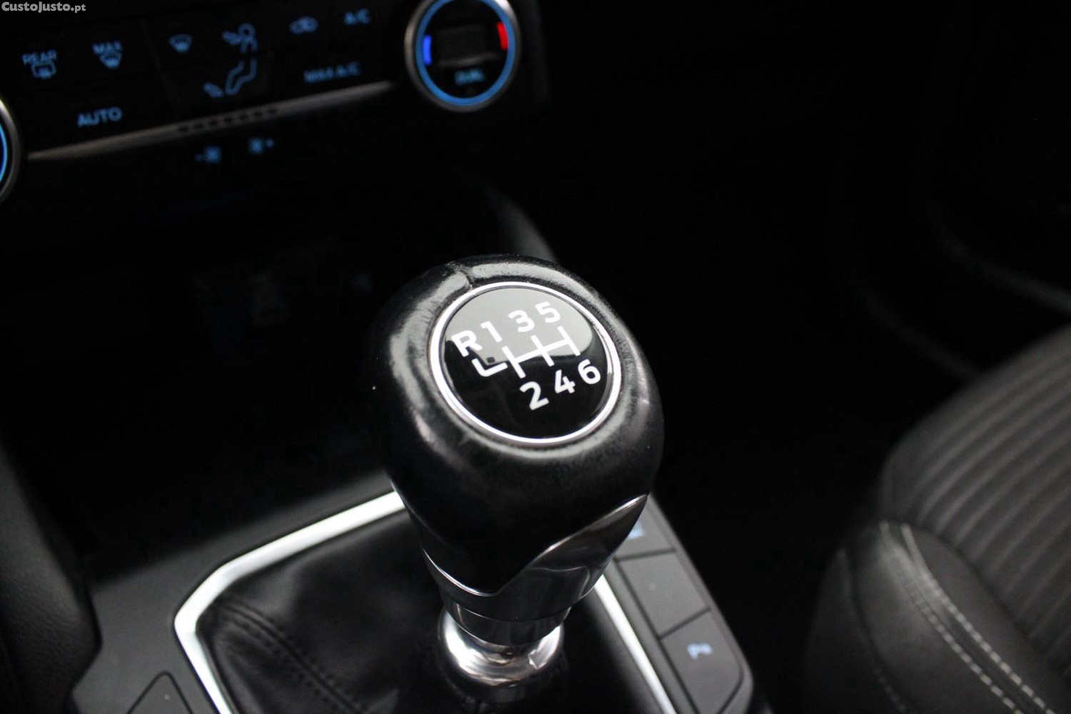 Ford Kuga 1.5 TDCI ECOBLUE TITANIUM — fotografia 14
