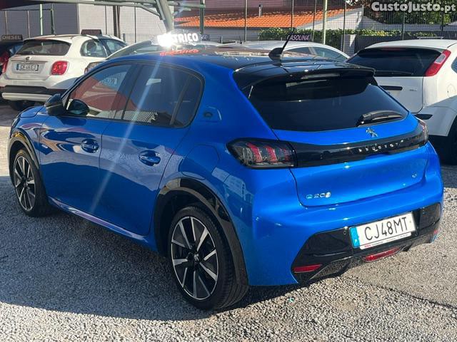 Peugeot e-208 GT LINE — fotografia 15