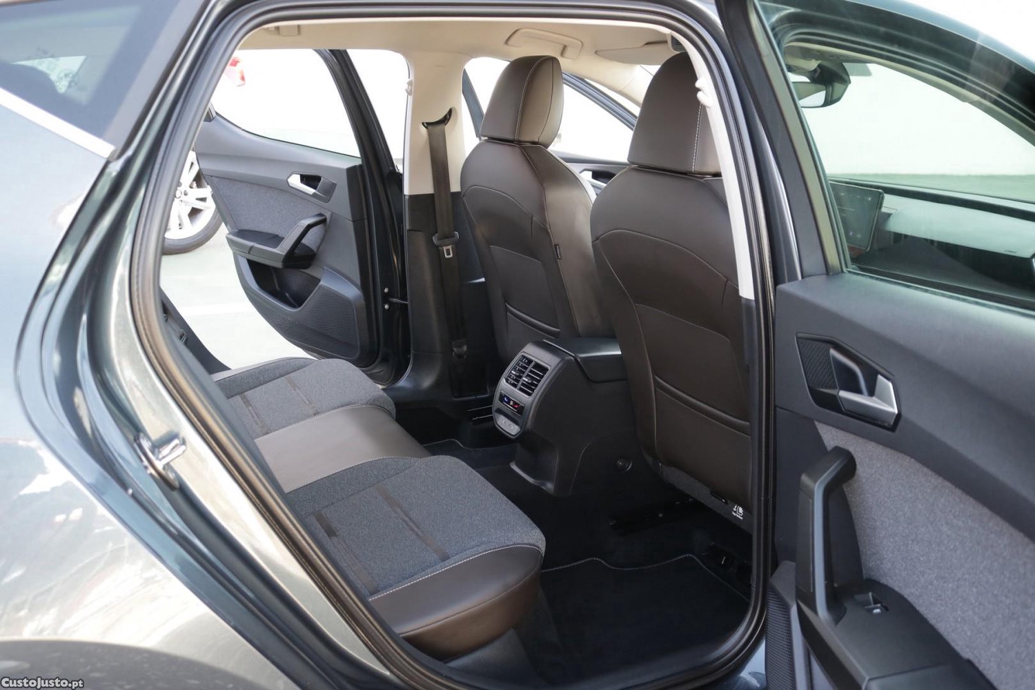 SEAT Leon 1.4 e-Hybrid Xcellence DSG 204cv — fotografia 35