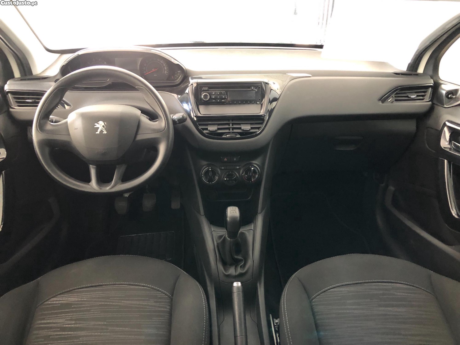 Peugeot 208 VTi — photo 5