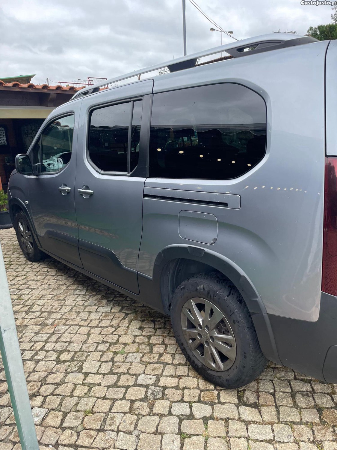 Peugeot Rifter 1.5 HDI Bluel de 7 Lugares NACIONAL — fotografia 4