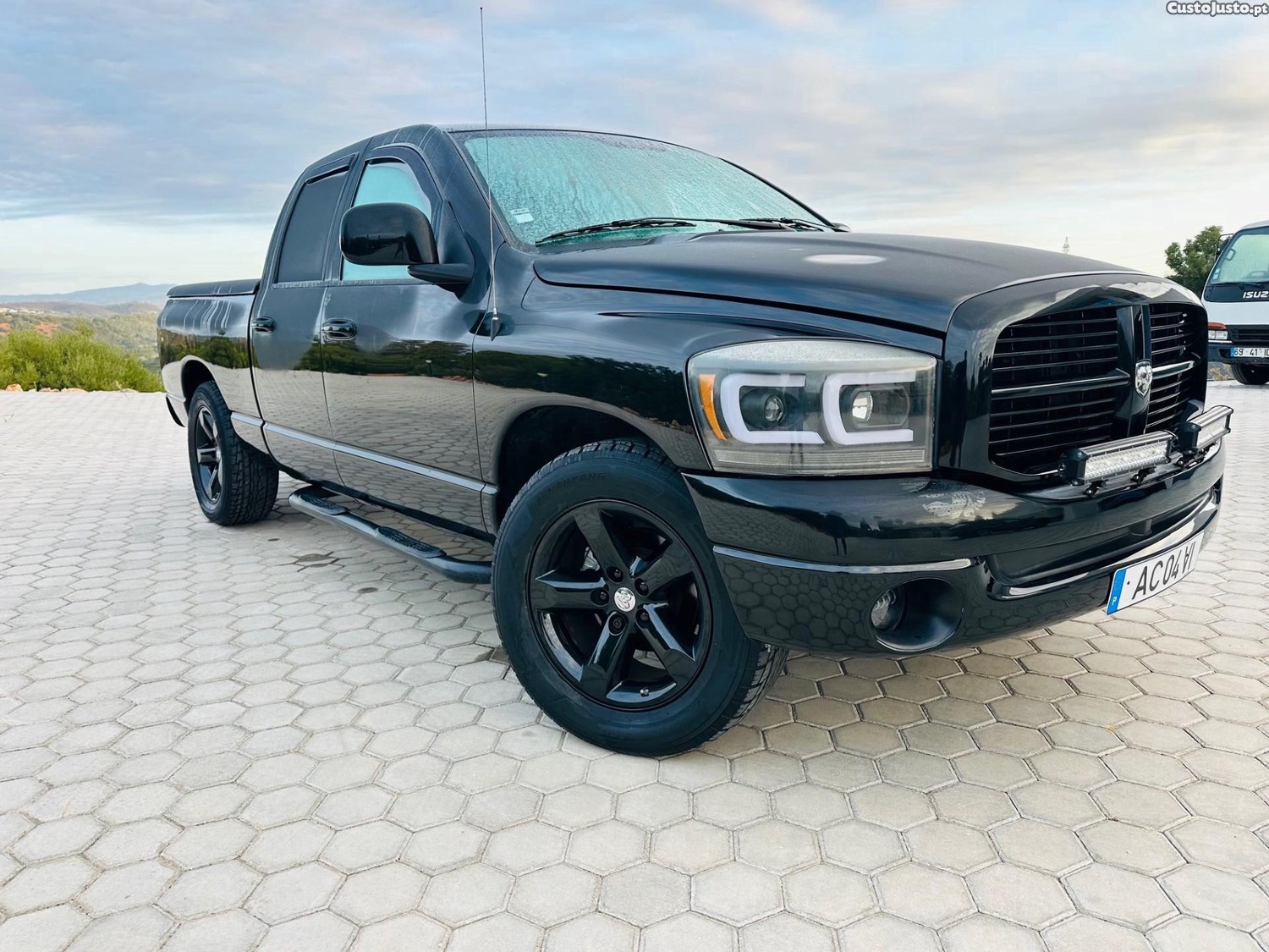 Dodge RAM 1500 HEMI 5.7L V8 - 08 — photo 2