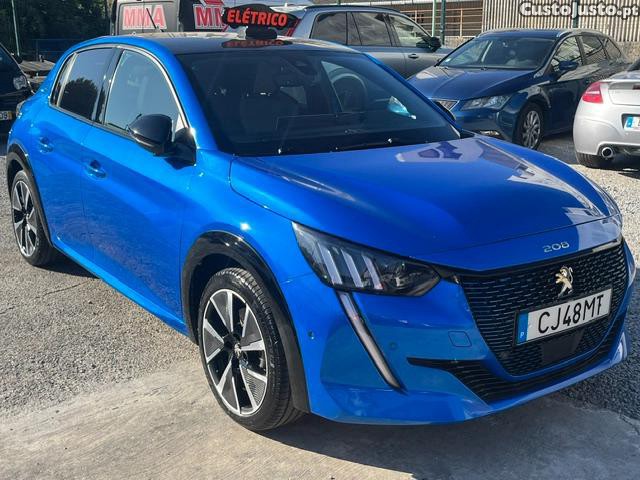 Peugeot e-208 GT LINE — fotografia 13