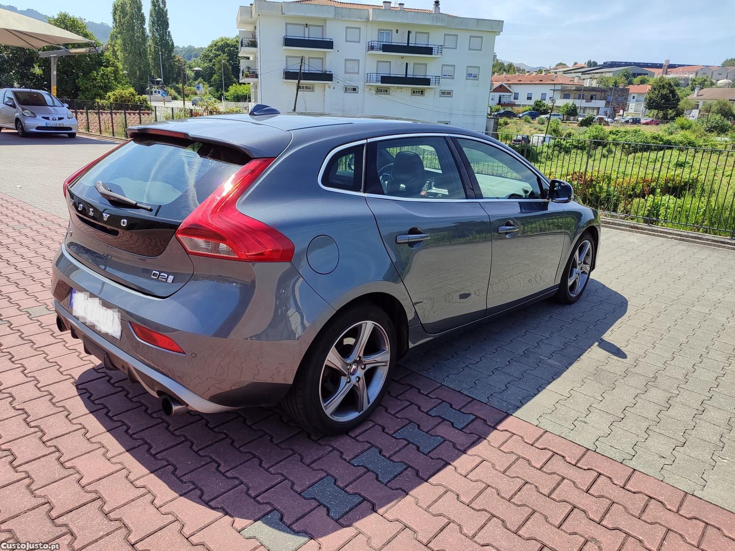 Volvo V40 D2 R DESIGN 1.6 — fotografia 4