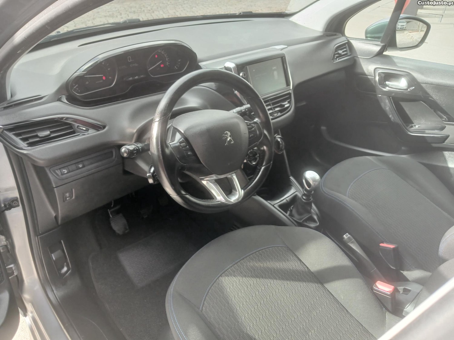 Peugeot 208 1.5 hdi 102cv signature — fotografia 4