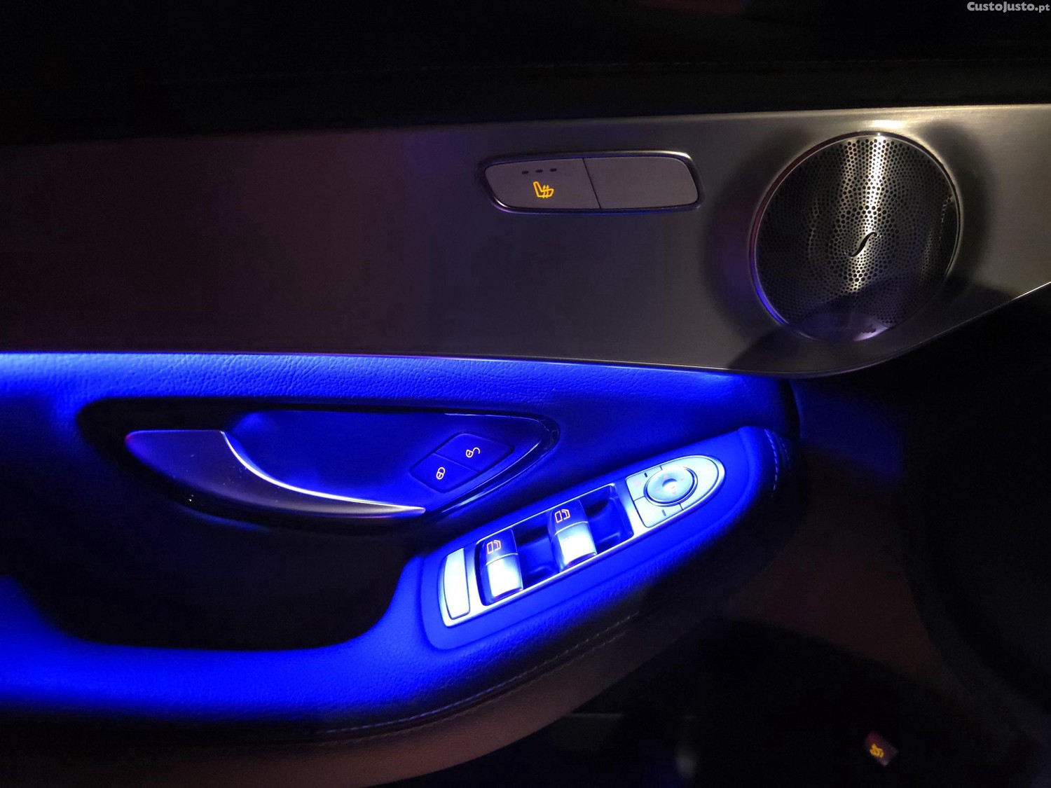 Mercedes-Benz C 300 de AMG-Line (Pack Night) - Burmester Audio, Multibeam, Airmatic, 19" — fotografia 3