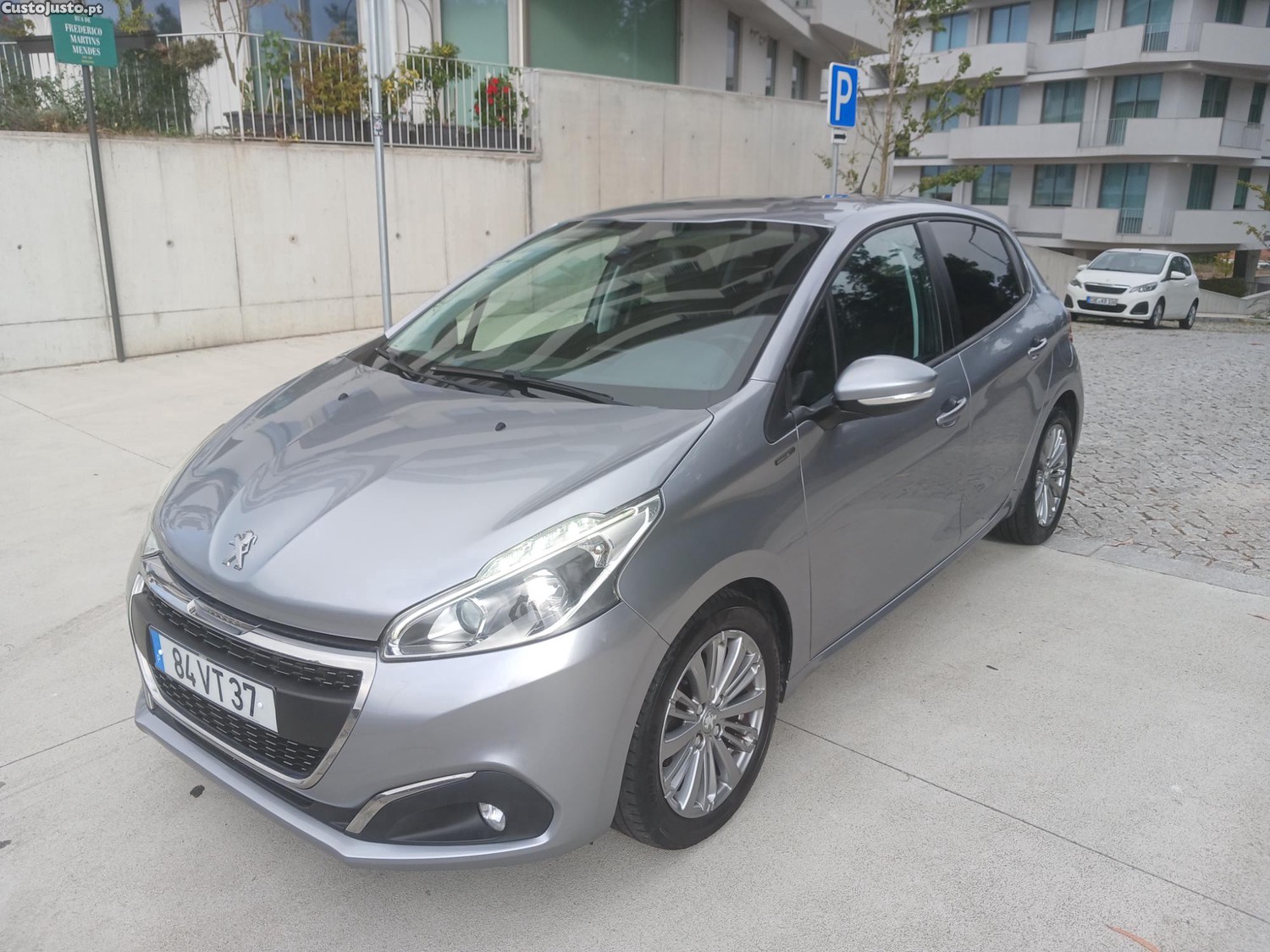 Peugeot 208 1.5 hdi 102cv signature — fotografia 17