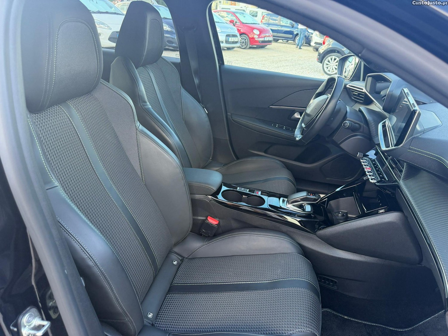 Peugeot 208 50 kWh GT Line — fotografia 4