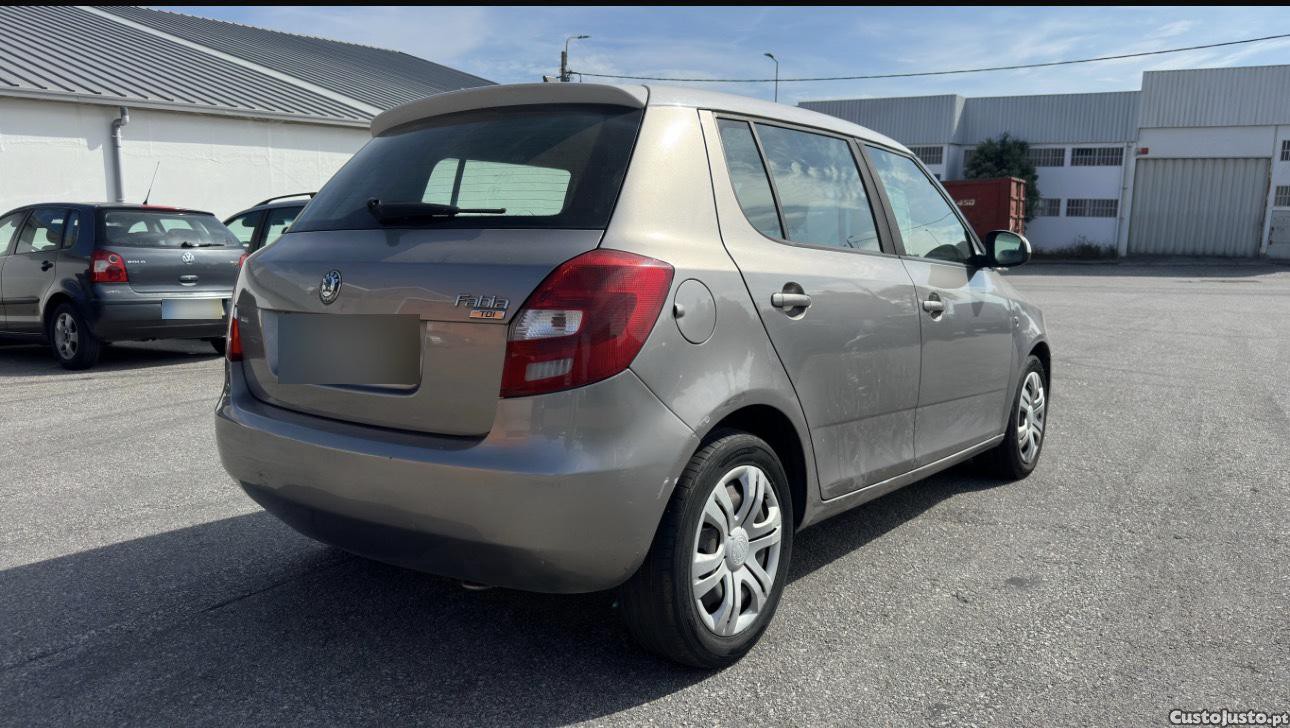 Skoda Fabia 1.2 TDI 75 Cv de 2010 apenas 185.000 km — fotografia 7