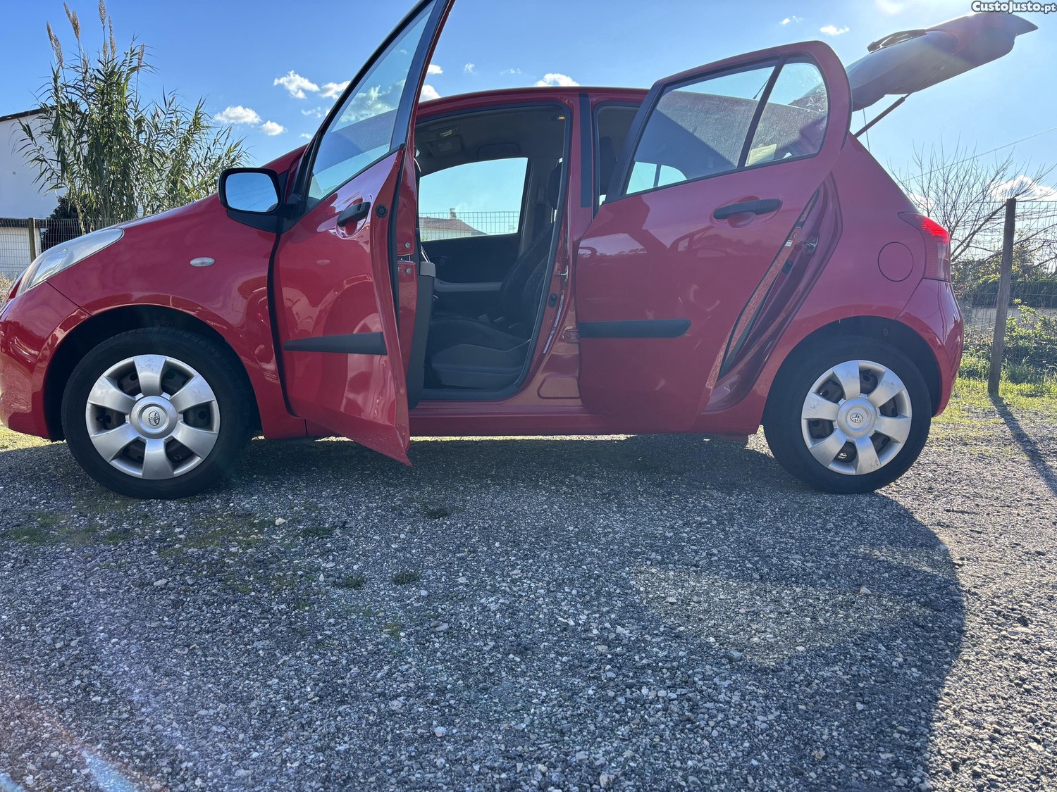 Toyota Yaris 1.0 VVti — fotografia 6
