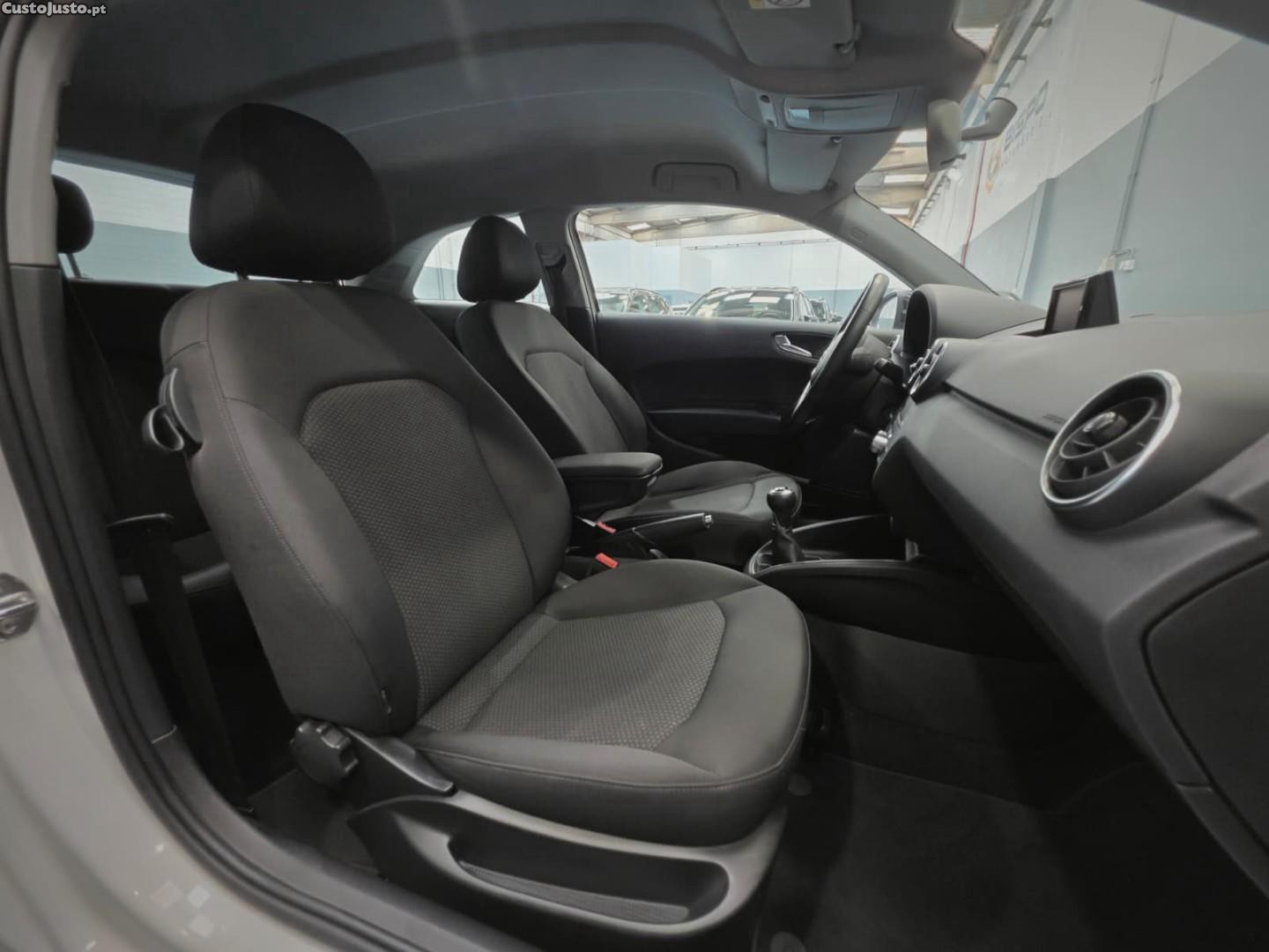 Audi A1 1.0 TFSI — fotografia 4