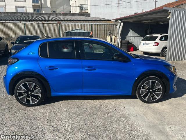 Peugeot e-208 GT LINE — fotografia 12