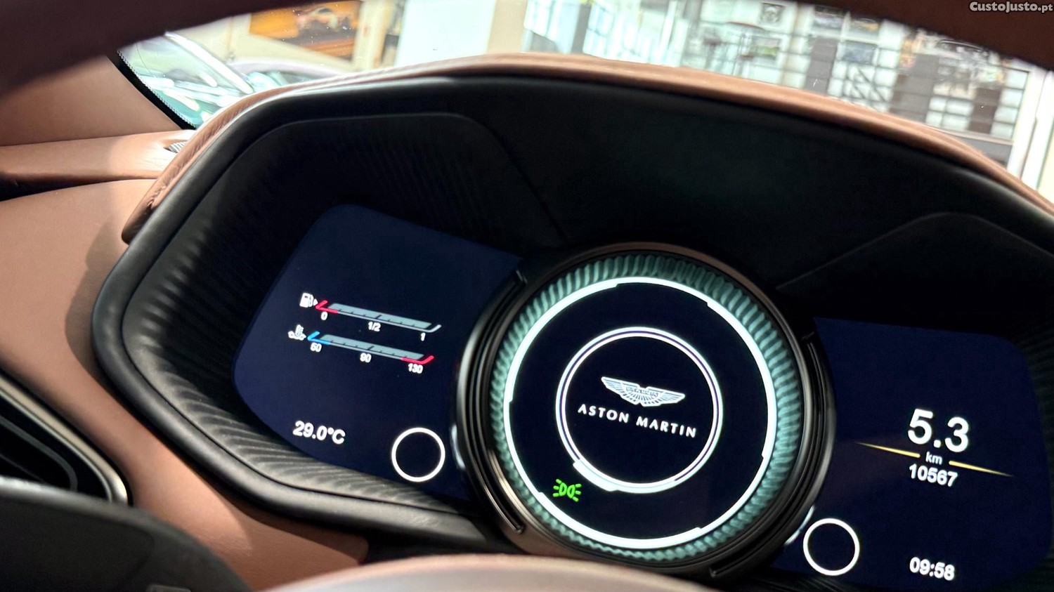 Aston Martin DB 11 Coupé — fotografia 13