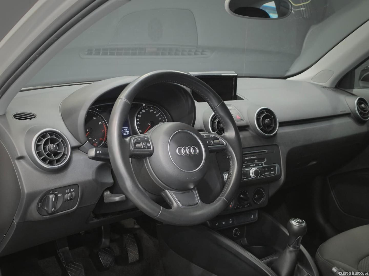 Audi A1 1.0 TFSI — fotografia 3