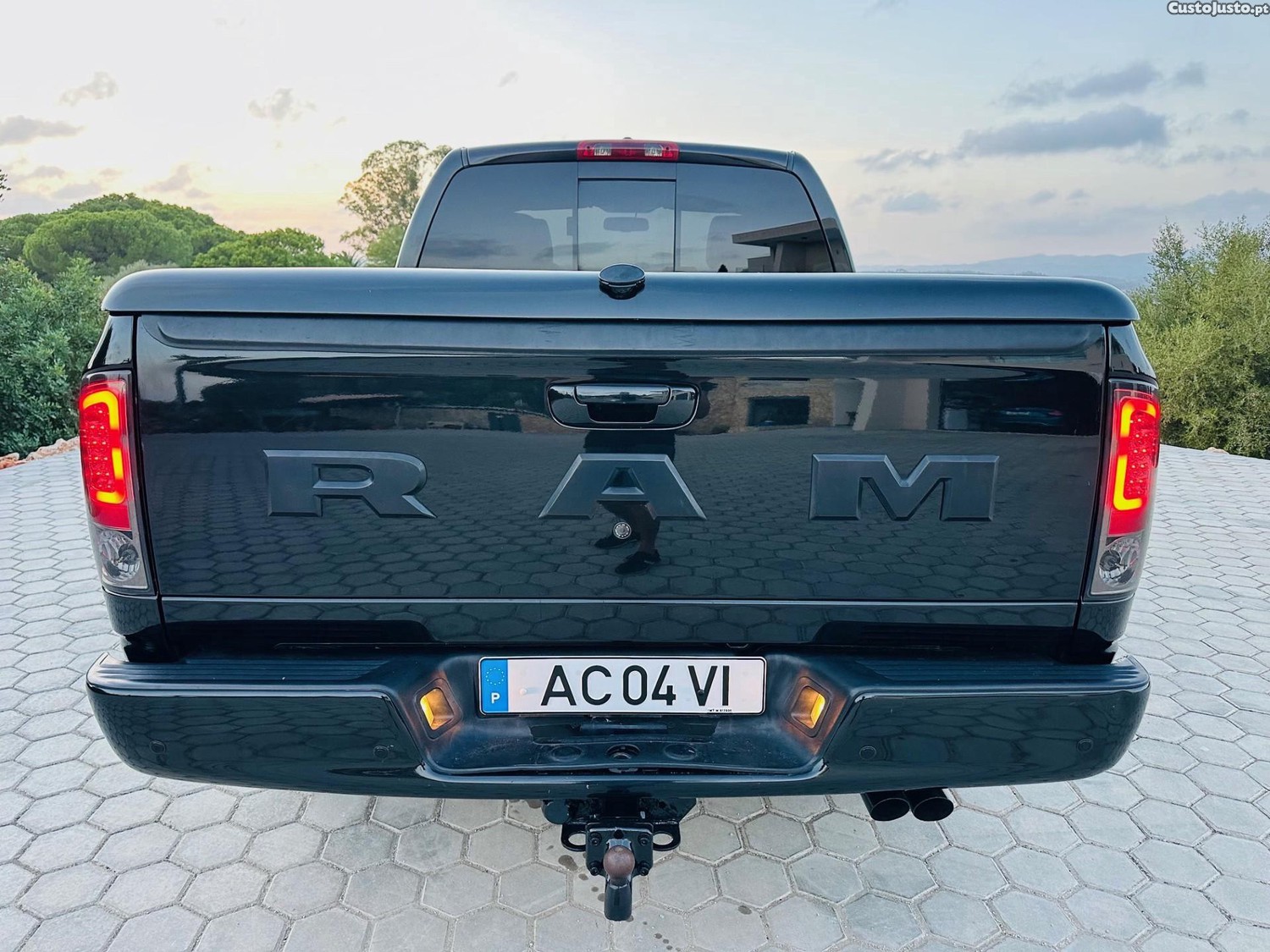 Dodge RAM 1500 HEMI 5.7L V8 - 08 — photo 4