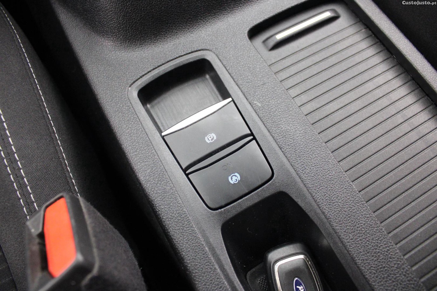 Ford Kuga 1.5 TDCI ECOBLUE TITANIUM — fotografia 12
