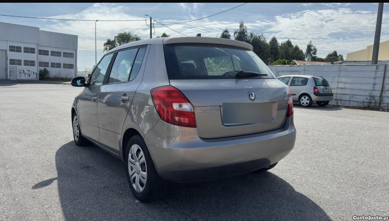 Skoda Fabia 1.2 TDI 75 Cv de 2010 apenas 185.000 km — fotografia 6