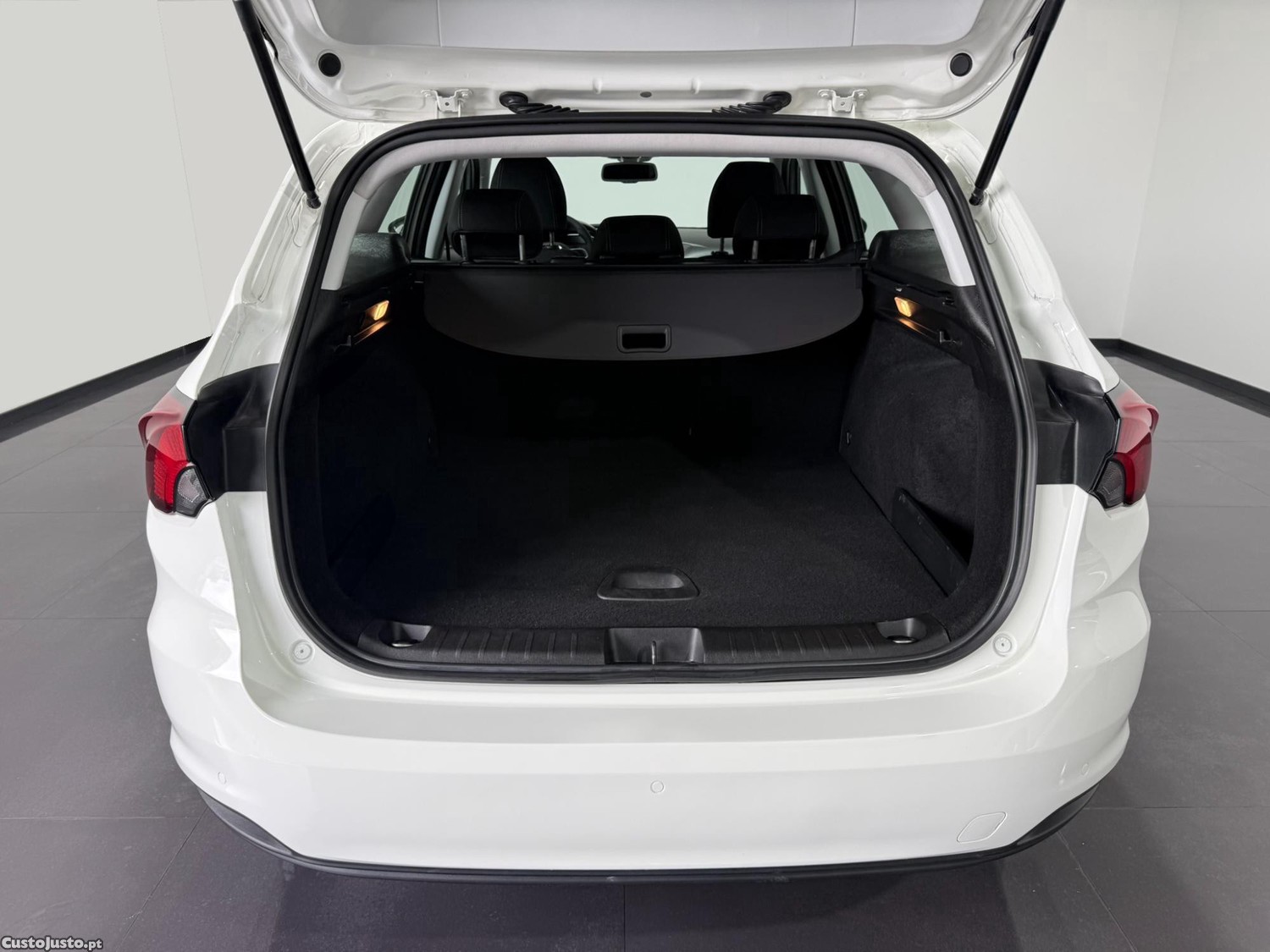 Fiat Tipo STATION WAGON 1.3 M-JET LOUNGE 95 CV - NACIONAL — fotografia 6