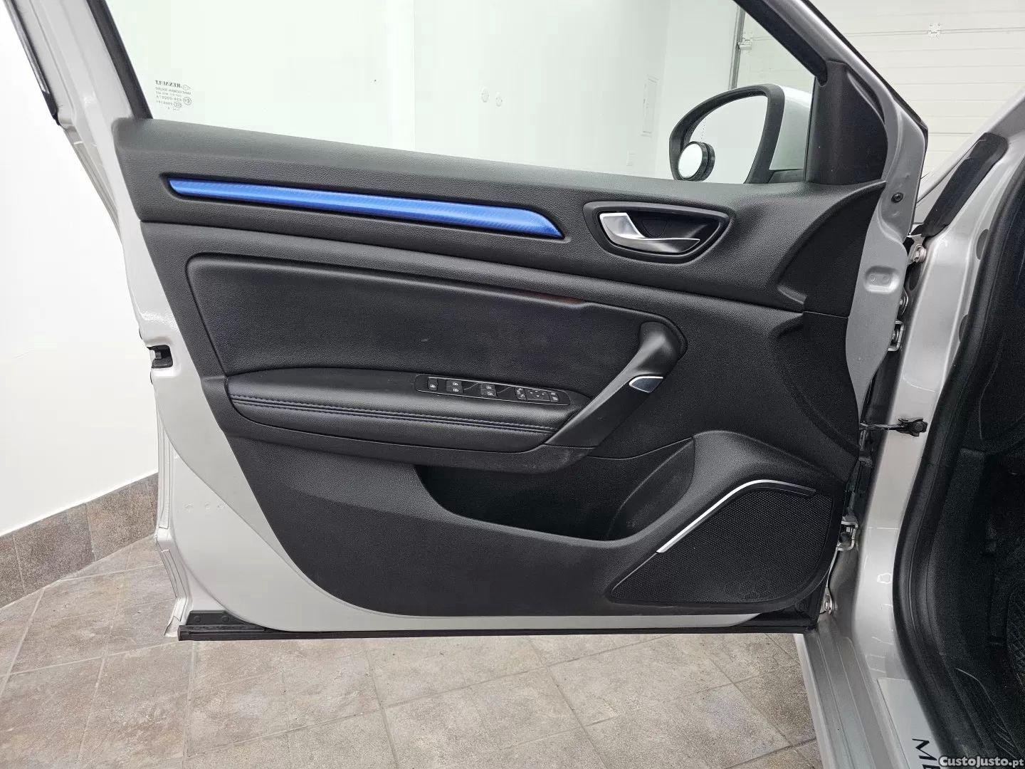 Renault Mégane 1.5 blue dci gt line edc — fotografia 11