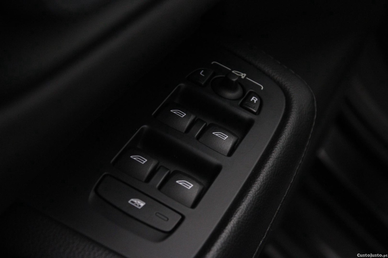 Volvo V60 2.0 T6 AWD R-DESIGN — fotografia 18