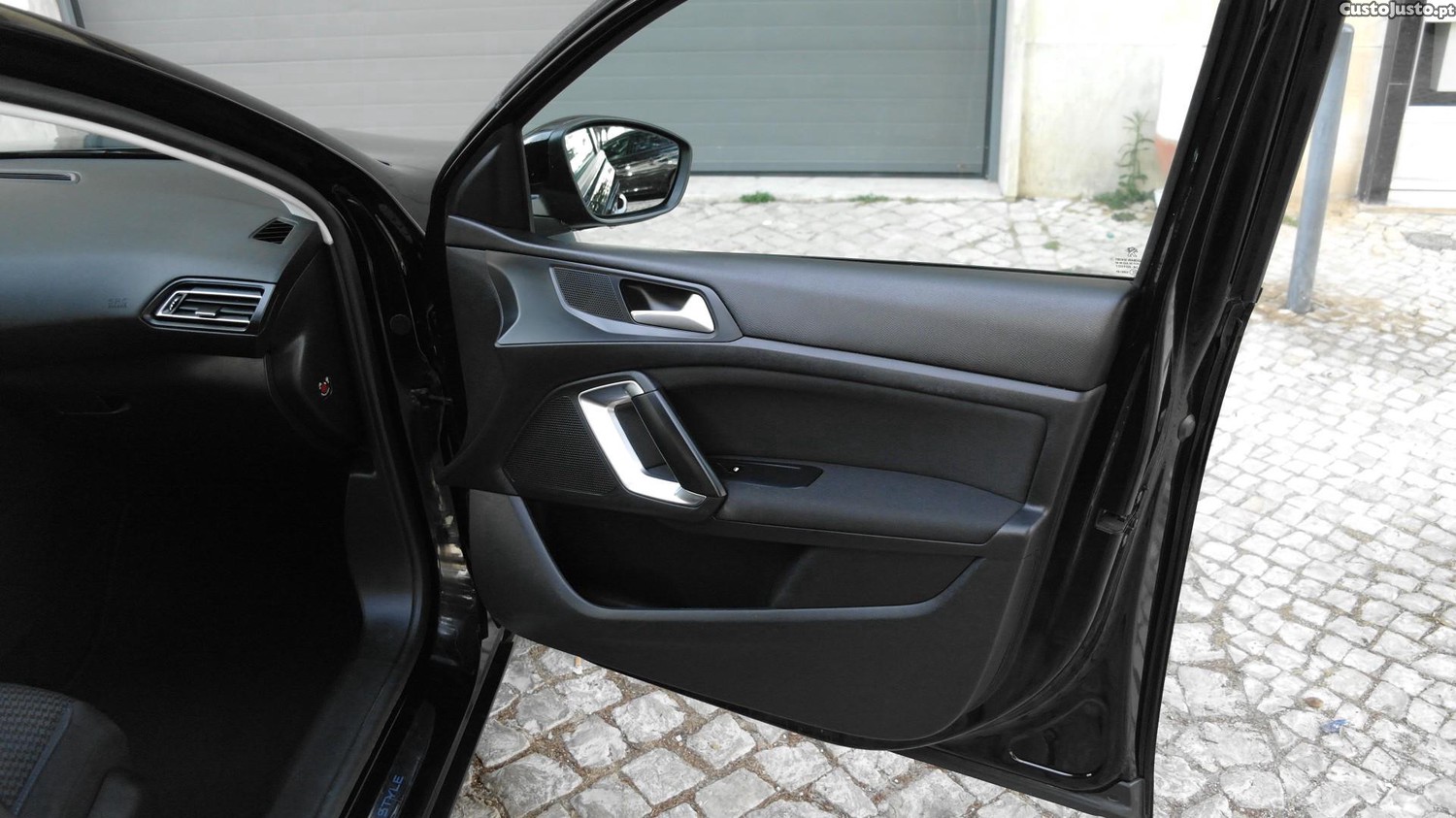 Peugeot 308 1.2 PureTech Style — fotografia 4