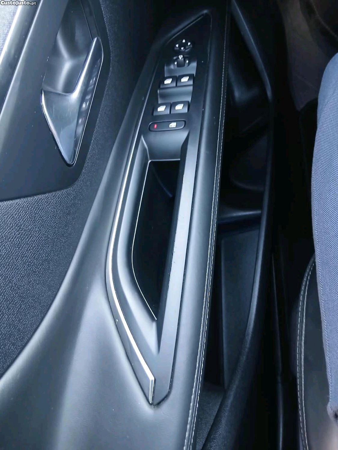 Peugeot 3008 1.6 Hdi AUTOMÁTICO — fotografia 4