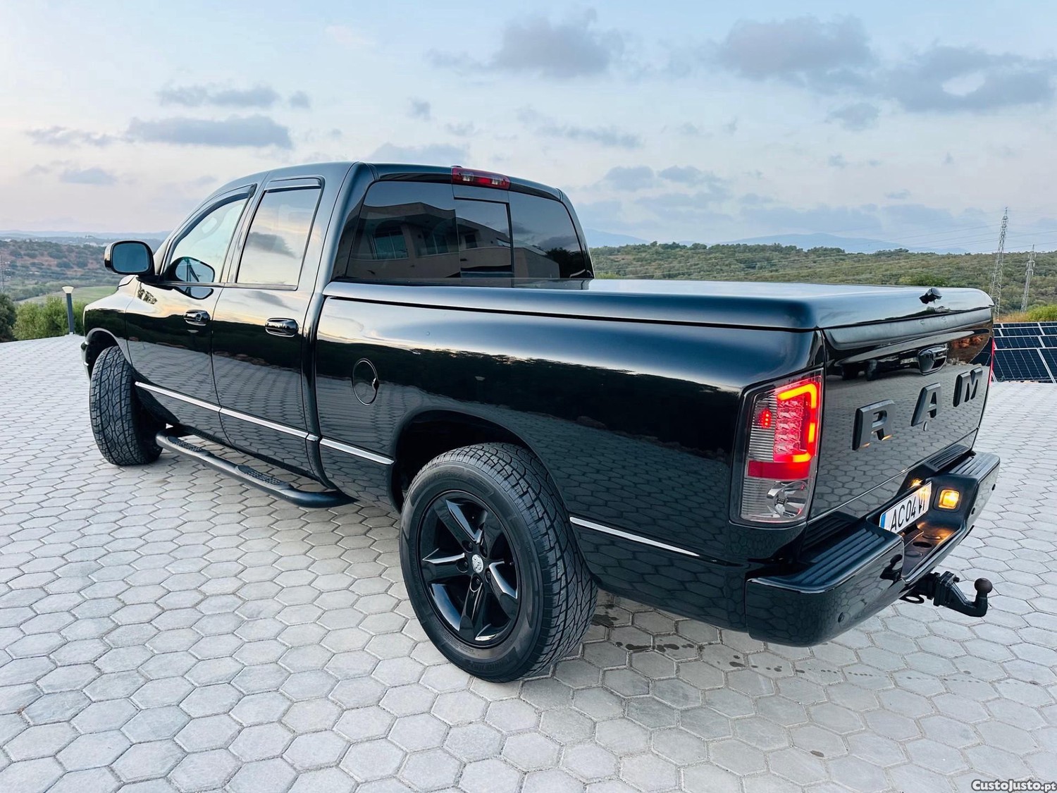 Dodge RAM 1500 HEMI 5.7L V8 - 08 — photo 5