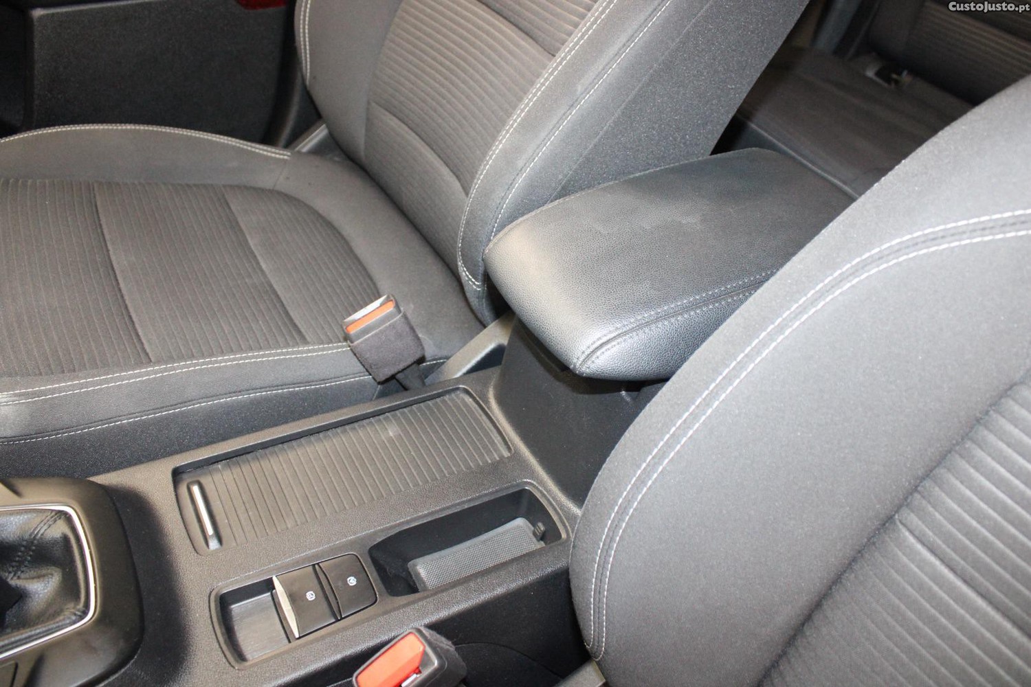Ford Kuga 1.5 TDCI ECOBLUE TITANIUM — fotografia 8