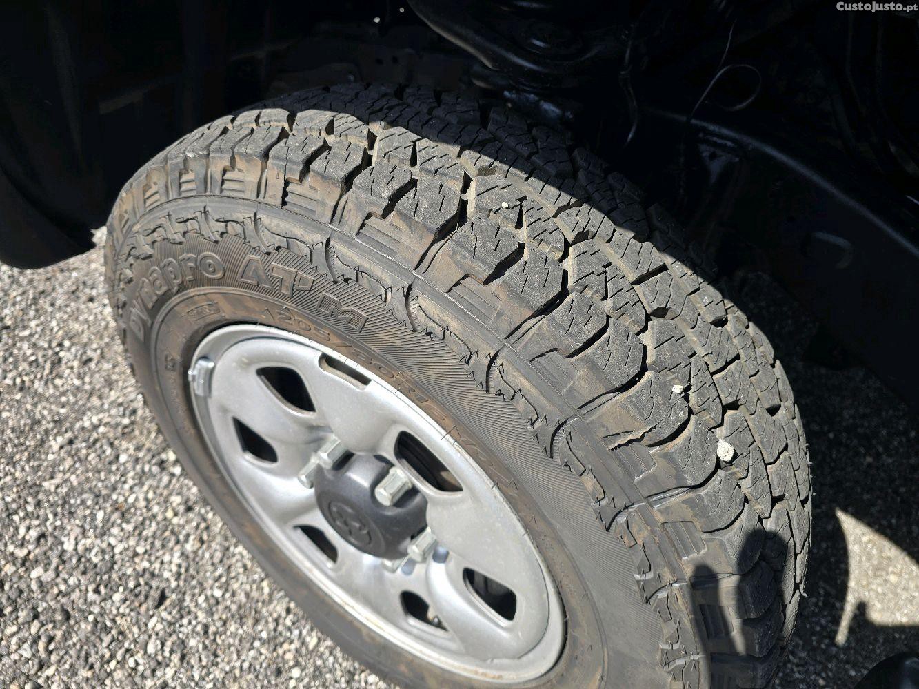 Toyota Hilux 2.5 TD de 144cv, Nacional,144.000klmts!! — fotografia 8