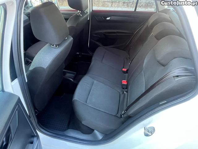 Skoda Fabia 1.0 ACTIVE — fotografia 6