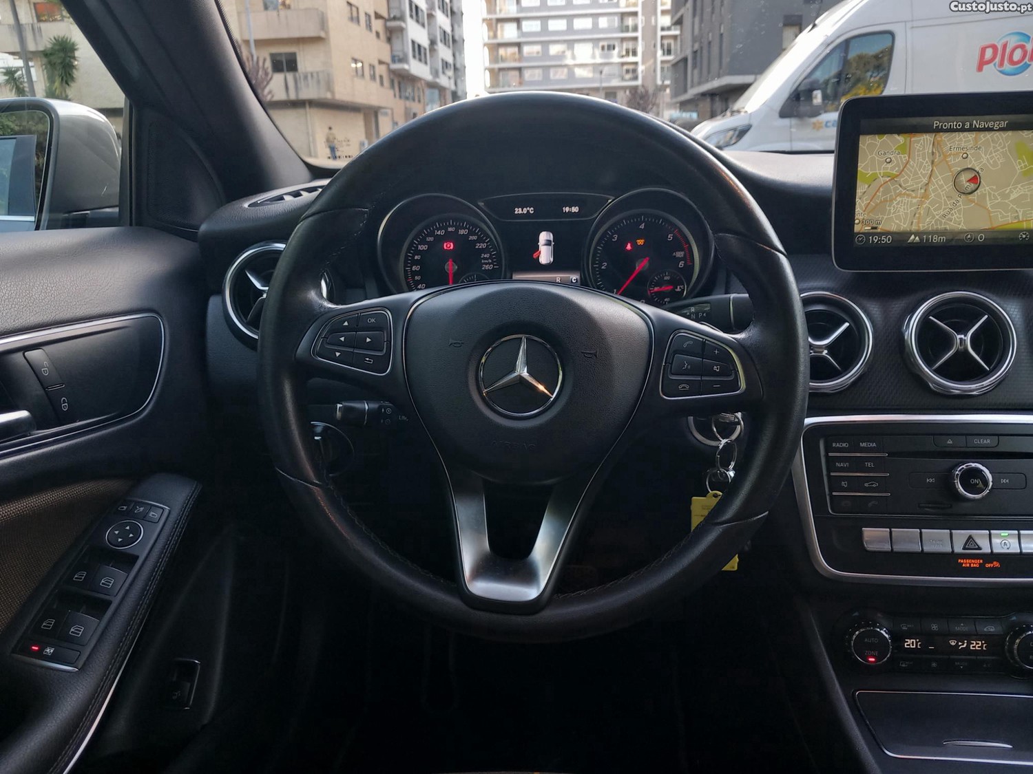 Mercedes-Benz GLA 180 d Style Aut. — fotografia 2