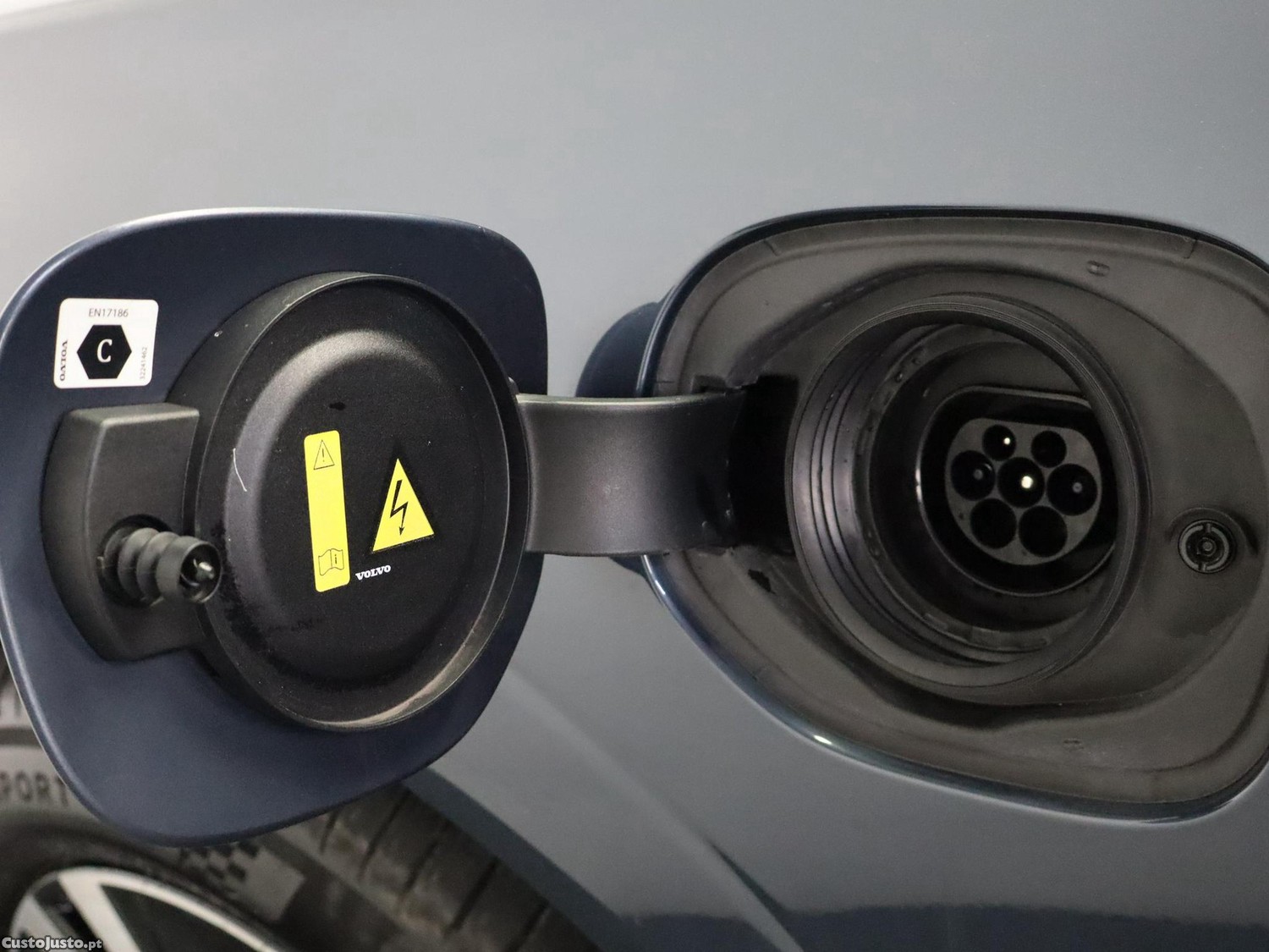 Volvo XC 60 2.0 T6 PHEV Inscription AWD — fotografia 15